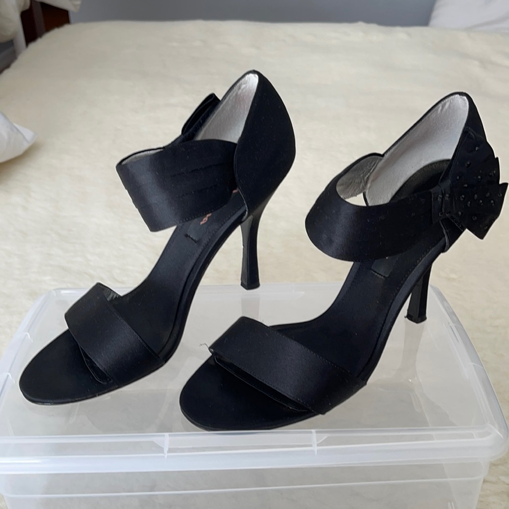EUC black satin heels
